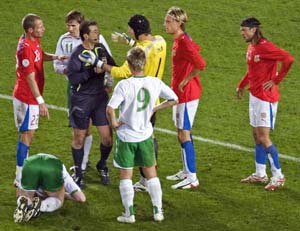 6737 Cech Argues