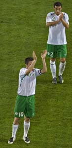 6803 Robbie and Kelly Thank Fans