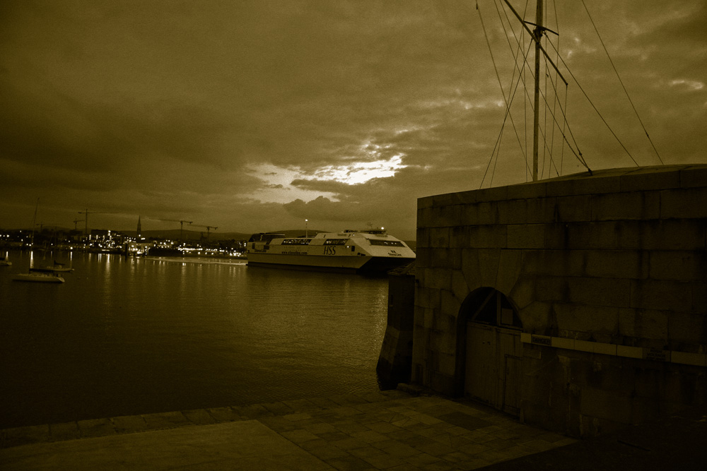 2087-HSS-Ferry