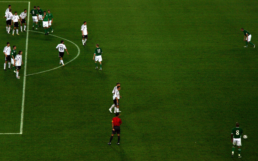 2542 Reid Free Kick
