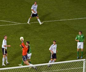 6975 Robbie Should Have Scored